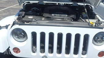2013 Jeep Wrangler Unlimited Sahara - miniatura 44