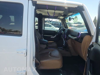 2013 Jeep Wrangler Unlimited Sahara - miniatura 8