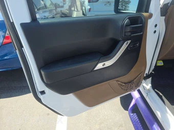 2013 Jeep Wrangler Unlimited Sahara - miniatura 9