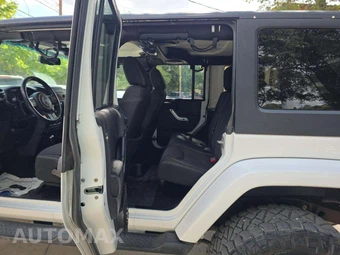 2013 Jeep Wrangler Unlimited Sahara - miniatura 10