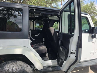 2013 Jeep Wrangler Unlimited Sahara - miniatura 13