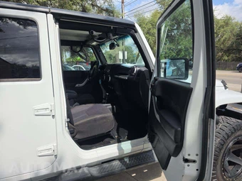 2013 Jeep Wrangler Unlimited Sahara - miniatura 15