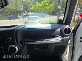 2013 Jeep Wrangler Unlimited Sahara - miniatura 16