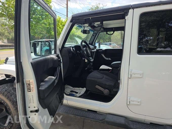 2013 Jeep Wrangler Unlimited Sahara - miniatura 3
