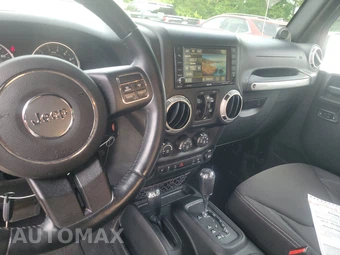2013 Jeep Wrangler Unlimited Sahara - miniatura 11
