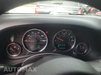 2013 Jeep Wrangler Unlimited Sahara - miniatura 12