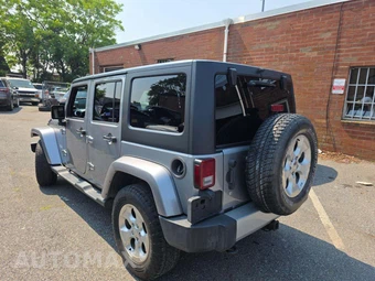 2013 Jeep Wrangler Unlimited Sahara - miniatura 2