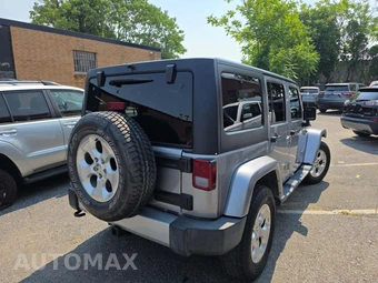 2013 Jeep Wrangler Unlimited Sahara - miniatura 3