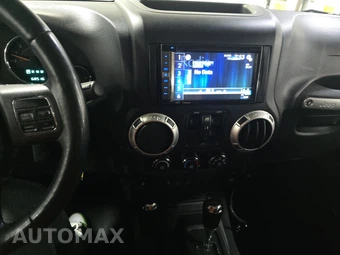 2013 Jeep Wrangler Unlimited Sahara - miniatura 11