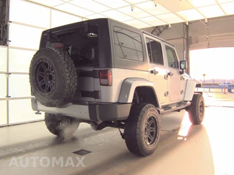 2013 Jeep Wrangler Unlimited Sahara - miniatura 4