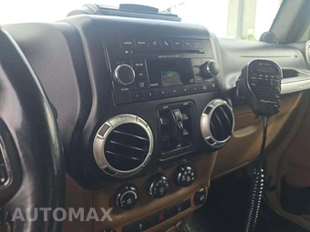 2013 Jeep Wrangler Unlimited Sahara - miniatura 10