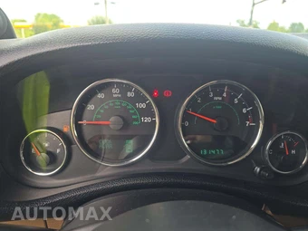 2013 Jeep Wrangler Unlimited Sahara - miniatura 9