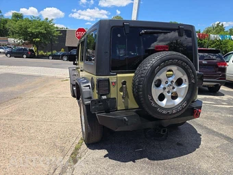 2013 Jeep Wrangler Unlimited Sahara - miniatura 2