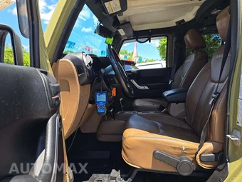 2013 Jeep Wrangler Unlimited Sahara - miniatura 6