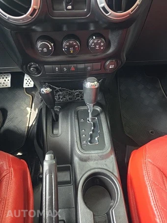2013 Jeep Wrangler Unlimited Sahara - miniatura 25