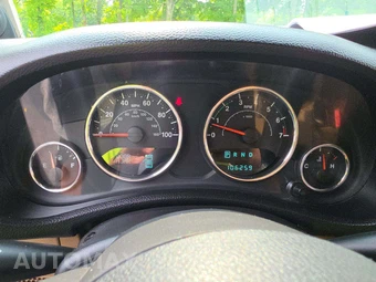 2013 Jeep Wrangler Unlimited Sahara - miniatura 9