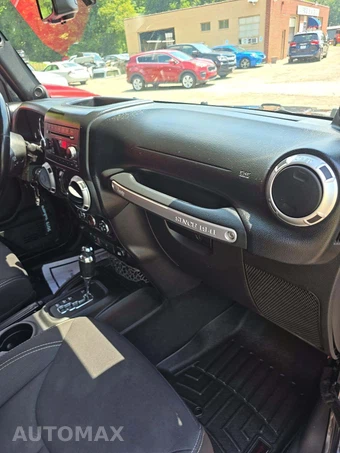 2013 Jeep Wrangler Unlimited Sahara - miniatura 19