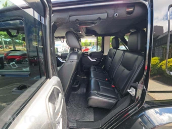 2013 Jeep Wrangler Unlimited Sahara - miniatura 13