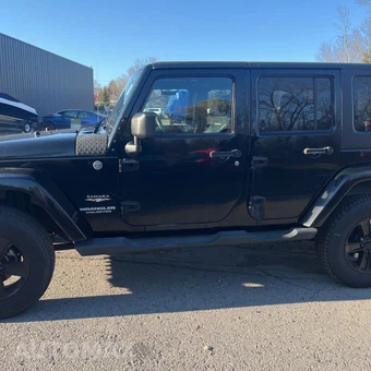 2013 Jeep Wrangler Unlimited Sahara - miniatura 4