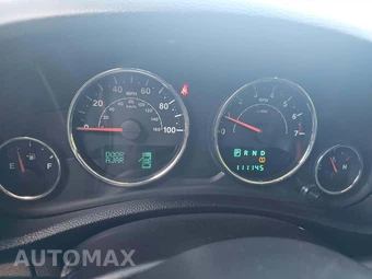 2013 Jeep Wrangler Unlimited Sahara - miniatura 9