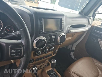 2013 Jeep Wrangler Unlimited Sahara - miniatura 11