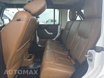 2013 Jeep Wrangler Unlimited Sahara - miniatura 13