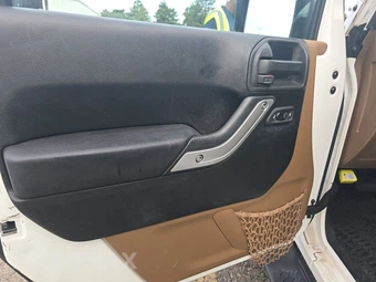 2013 Jeep Wrangler Unlimited Sahara - miniatura 9