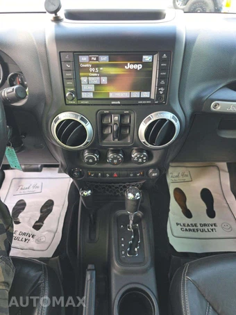 2013 Jeep Wrangler Unlimited Sahara - miniatura 10