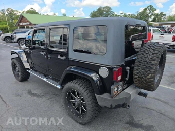 2013 Jeep Wrangler Unlimited Sahara - miniatura 2