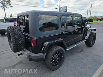 2013 Jeep Wrangler Unlimited Sahara - miniatura 3