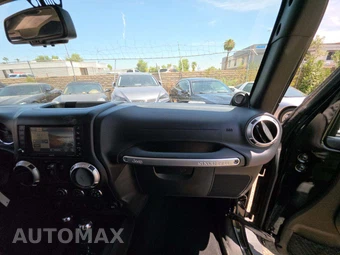 2013 Jeep Wrangler Unlimited Sahara - miniatura 19