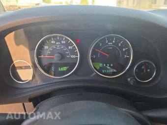 2013 Jeep Wrangler Unlimited Sahara - miniatura 9