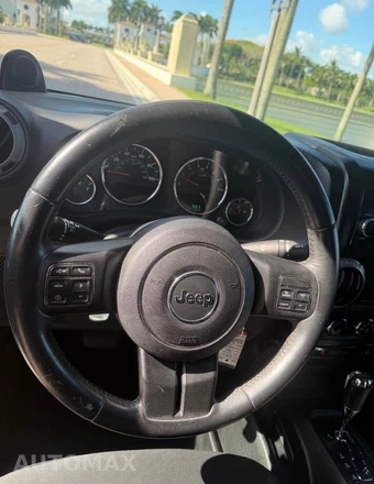 2013 Jeep Wrangler Unlimited Sport - miniatura 10