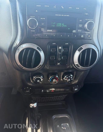 2013 Jeep Wrangler Unlimited Sport - miniatura 15
