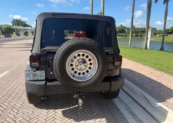 2013 Jeep Wrangler Unlimited Sport - miniatura 3