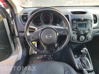 2013 Kia Forte Koup SX Coupe - miniatura 10