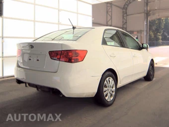 2013 Kia Forte LX Sedan – miniatura 4