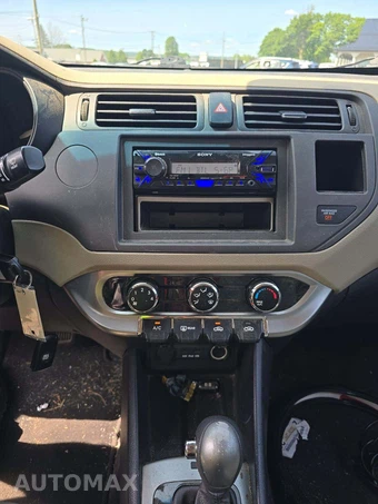 2013 Kia Rio LX Sedan – miniatura 10