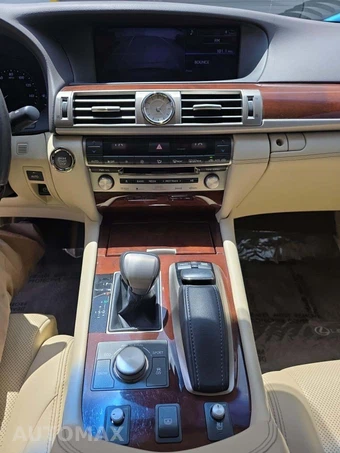 2013 Lexus LS 460 - miniatura 10