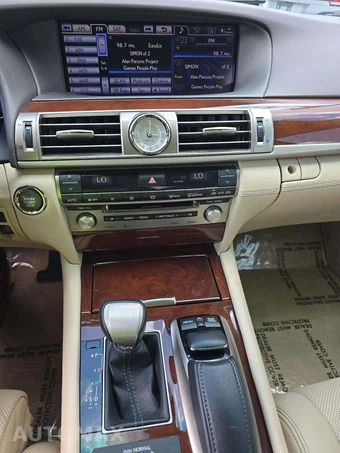 2013 Lexus LS 460 – miniatura 10