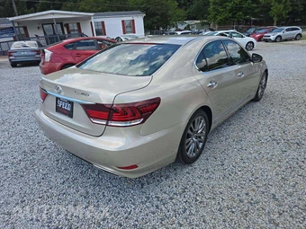2013 Lexus LS 460 – miniatura 3