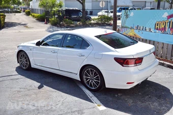 2013 Lexus LS 460 - miniatura 11