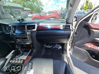 2013 Lexus LX 570 – miniatura 20