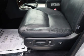 2013 Lexus LX 570 - miniatura 7