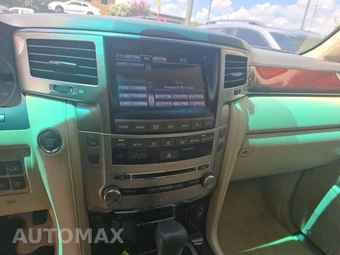2013 Lexus LX 570 – miniatura 10