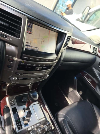 2013 Lexus LX 570 - miniatura 10