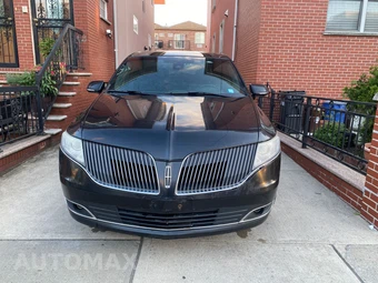 2013 Lincoln MKT Base