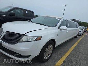 2013 Lincoln MKT w/Limo Pkg