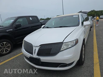 2013 Lincoln MKT w/Limo Pkg – miniatura 2