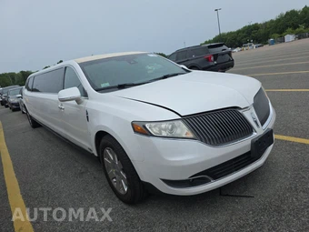 2013 Lincoln MKT w/Limo Pkg – miniatura 3